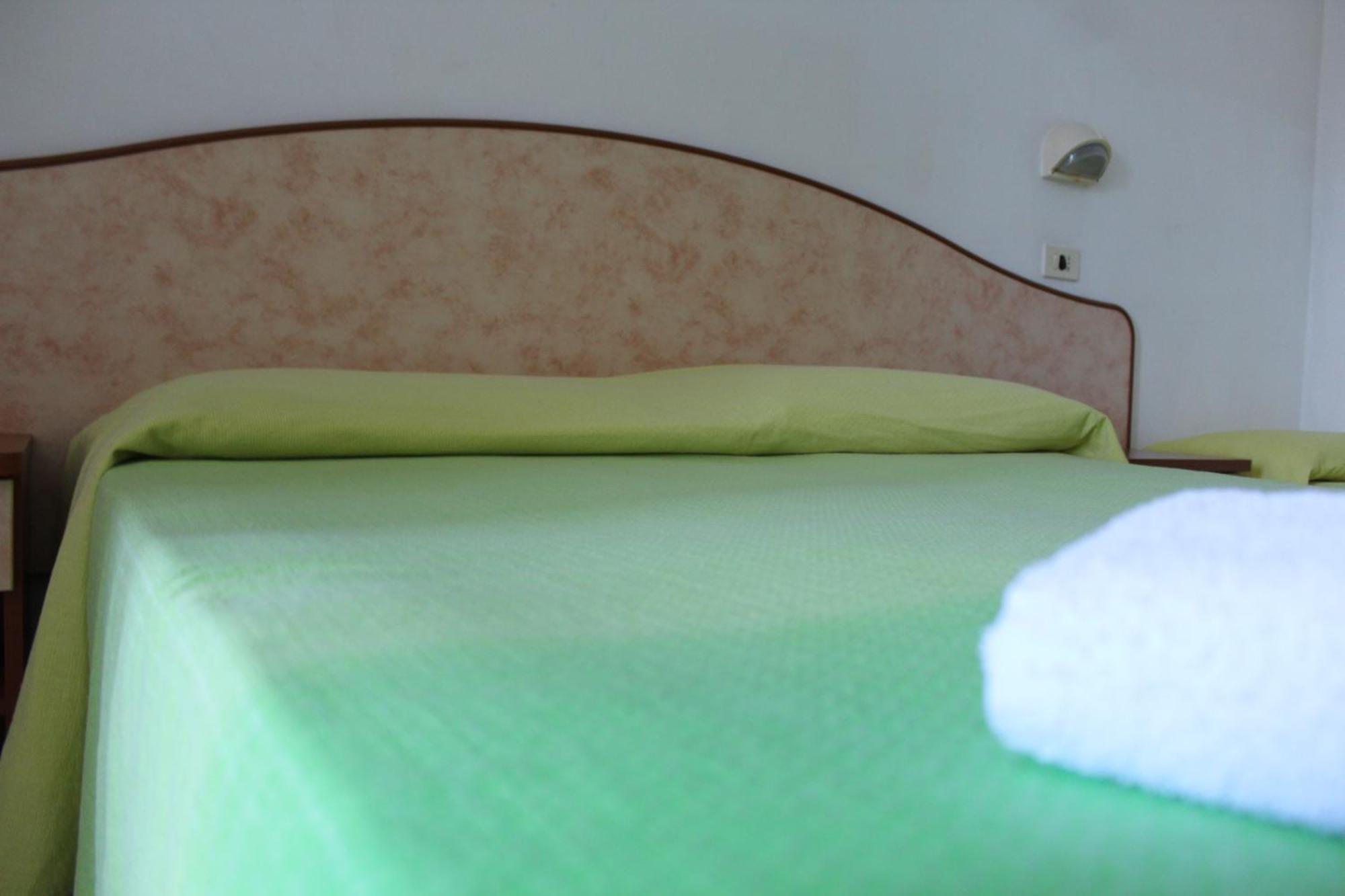 Hotel Holiday Sunshine Summer Misano Adriatico Room photo