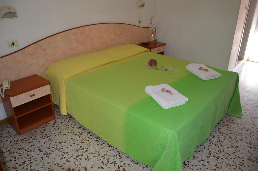 Hotel Holiday Sunshine Summer Misano Adriatico Exterior photo