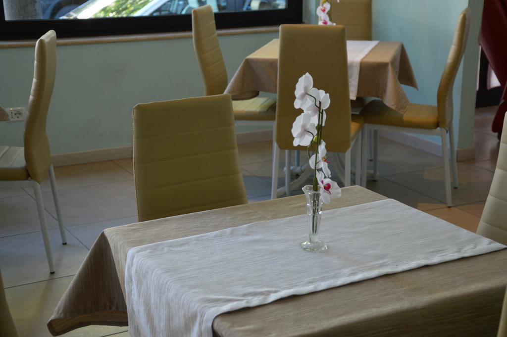 Hotel Holiday Sunshine Summer Misano Adriatico Exterior photo